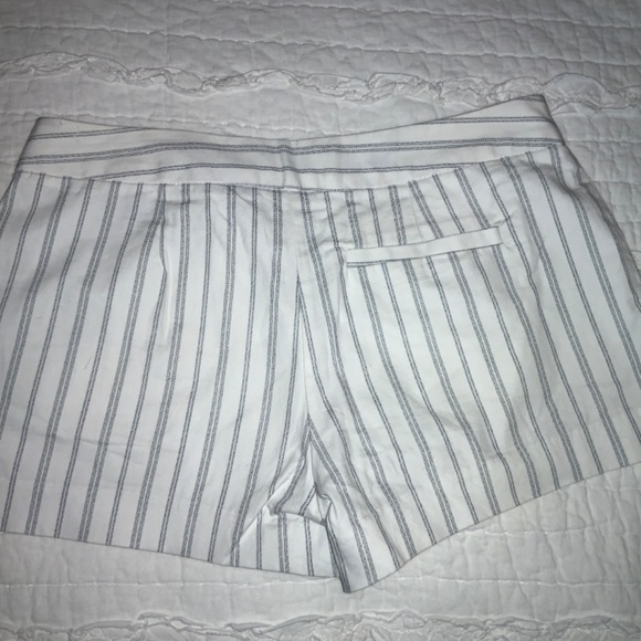 JOIE Shorts Size 2 White Gray Stripe Cotton Stretch Made In U.S.A. Pockets Chino - Picture 4 of 9